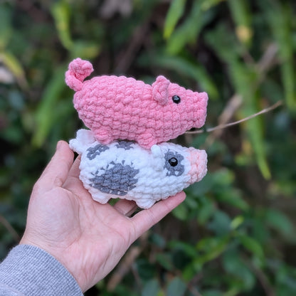 Two crocheted pigs