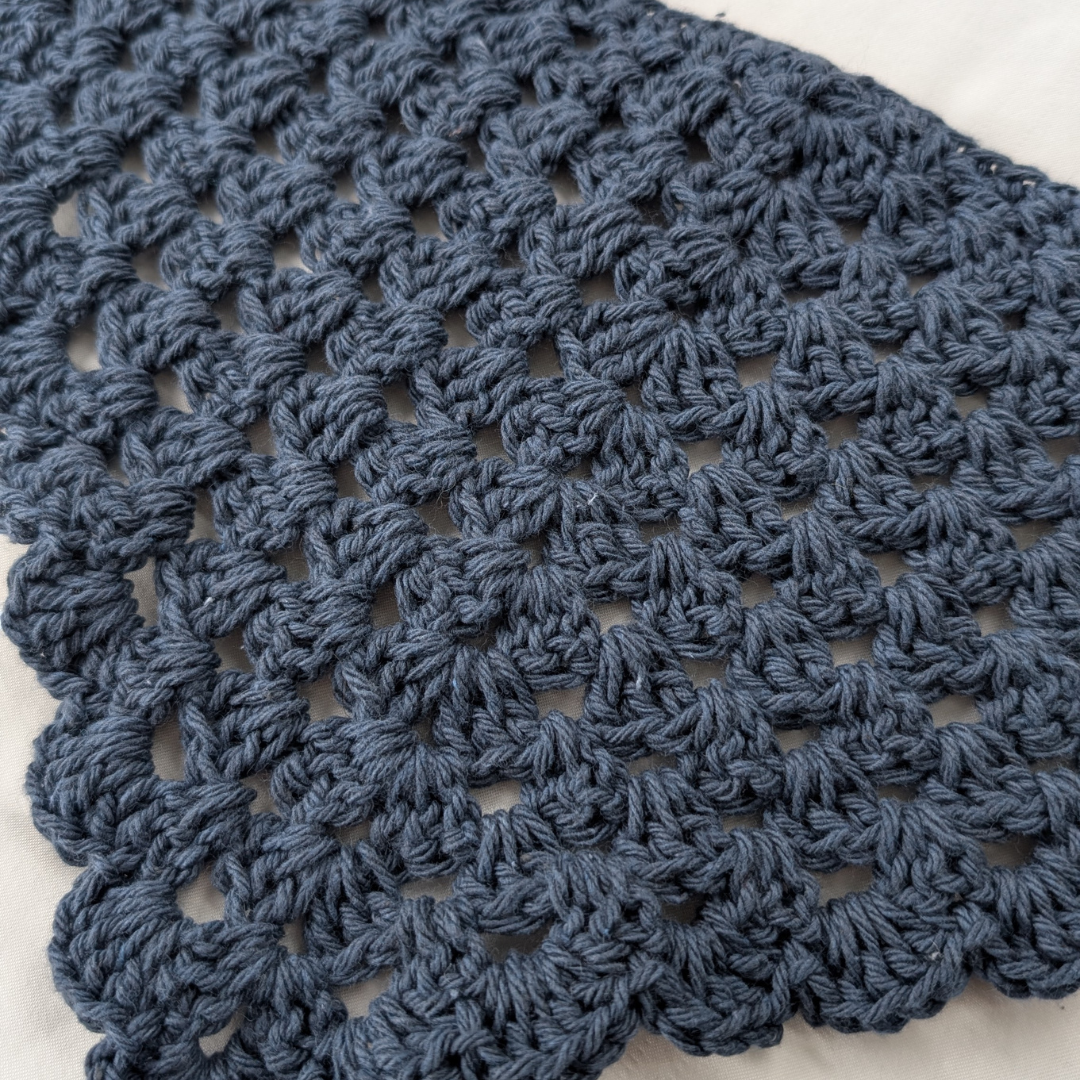 Scalloped edge bandana (multiple colours)